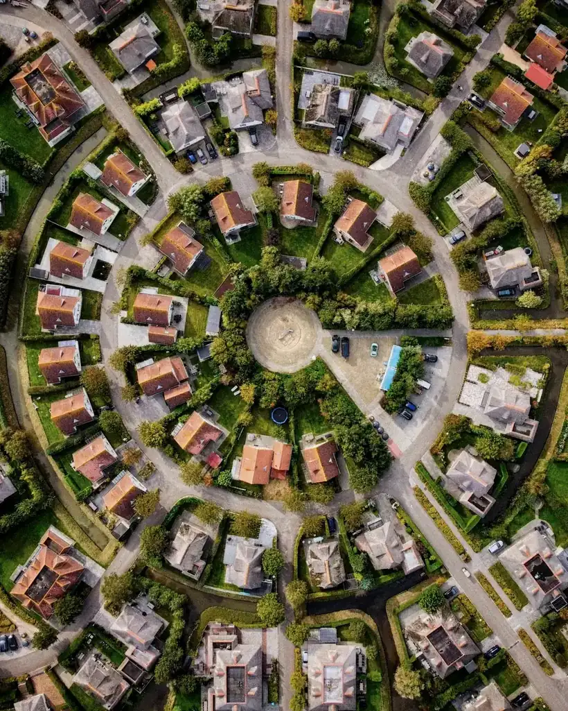 Aerial view of a residential neighbourhood arranged in concentric circles